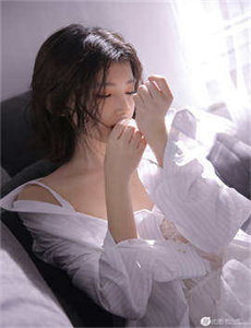 《手提箱女郎》